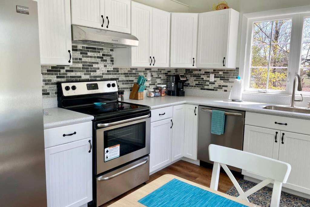 Newly Renovated Carriage House Near Town & Beaches Madison Eksteriør billede